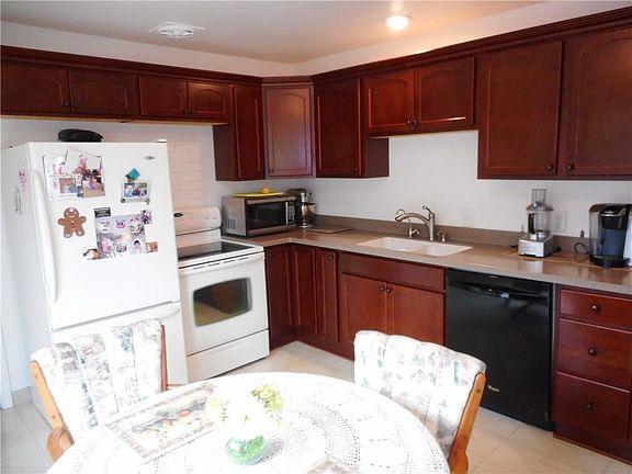 2nd image of 152 Prentiss Way