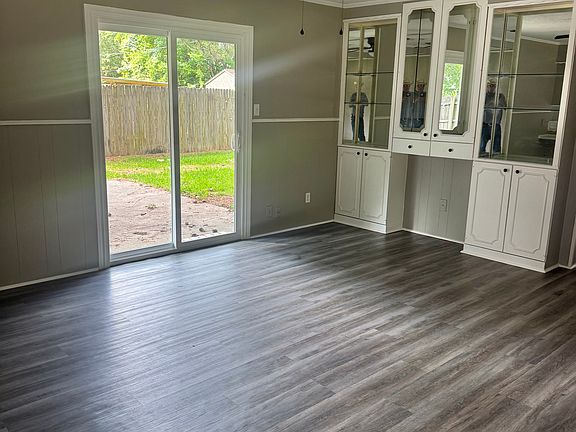 3rd image of 116 Medina Dr