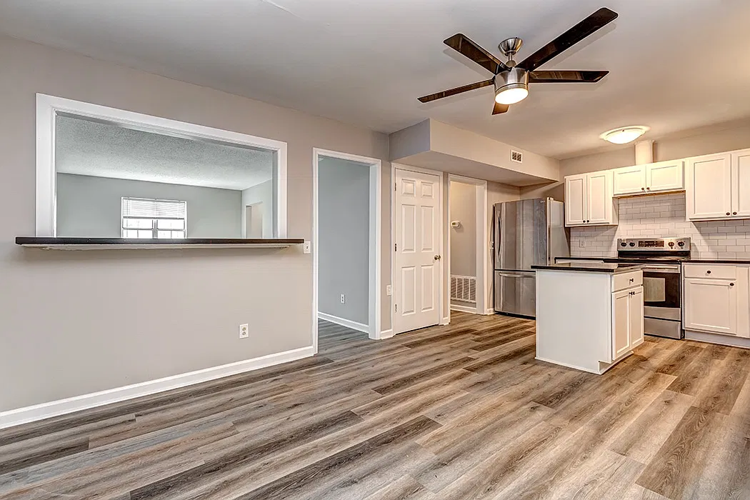 3 bed, 1270 sqft, $1,975 — Photo 4