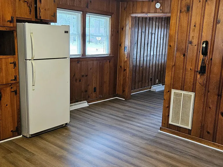 1901 Windsor Dr — Photo 2