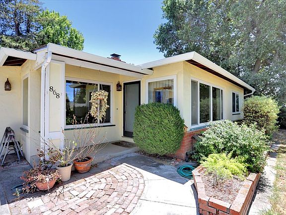 2nd image of 868 Sweetbriar Dr