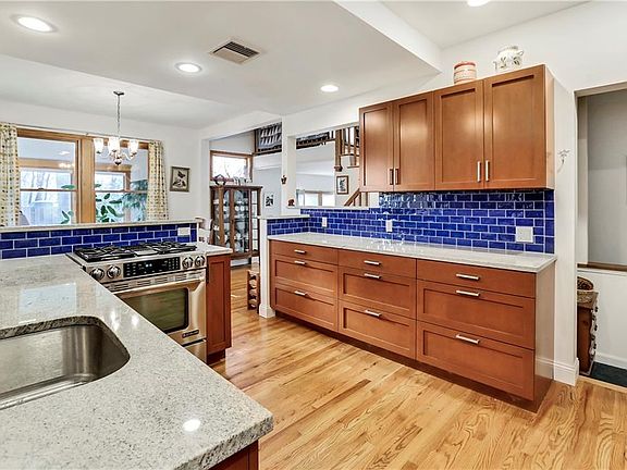 4th image of 4 Carlann Ln