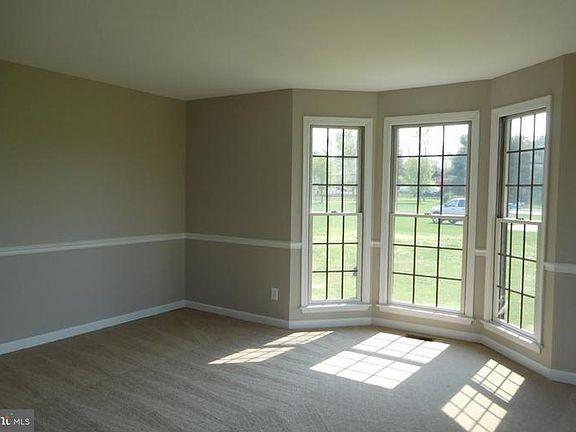 3rd image of 14 Sweet Briar Ct