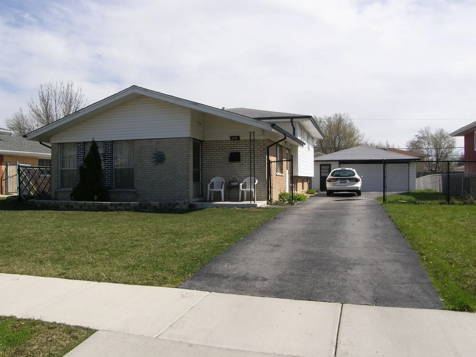 4335 Henry St photo 1