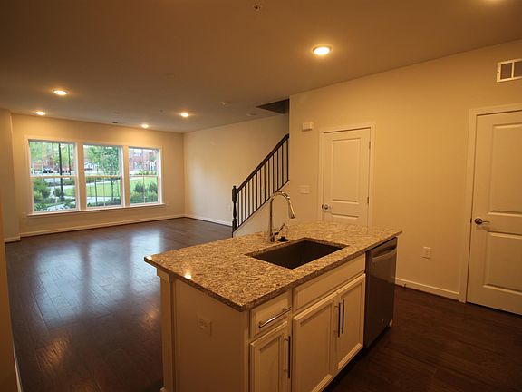 4th image of 3980 Norton Pl