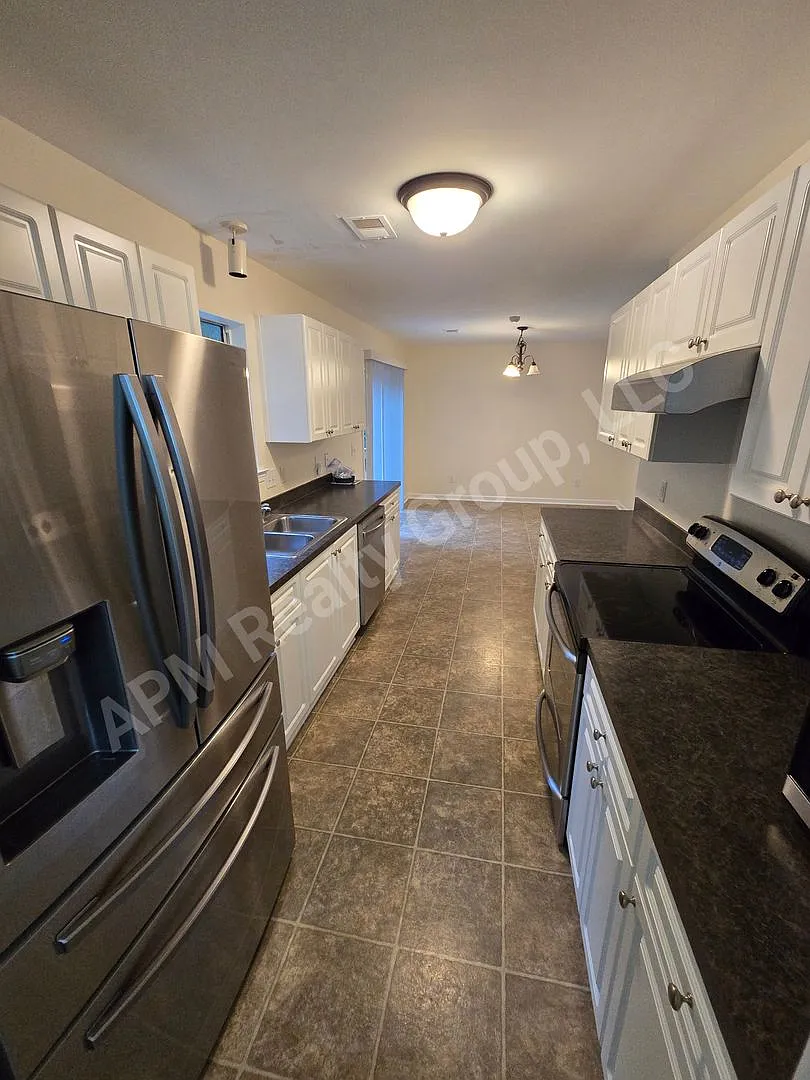 Four bedroom home off Hardscrabble — Photo 2