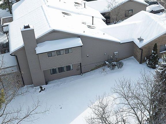 2nd image of 11 Rolling Hills Ct