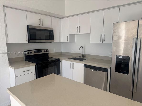 930 SW 129th Pl APT 401