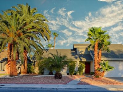 6621 Shelter Ln, Las Vegas, NV, 89103