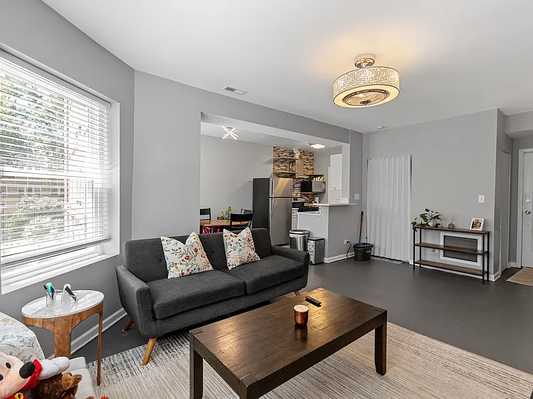 4423 N Lawndale Ave #1A — Photo 3