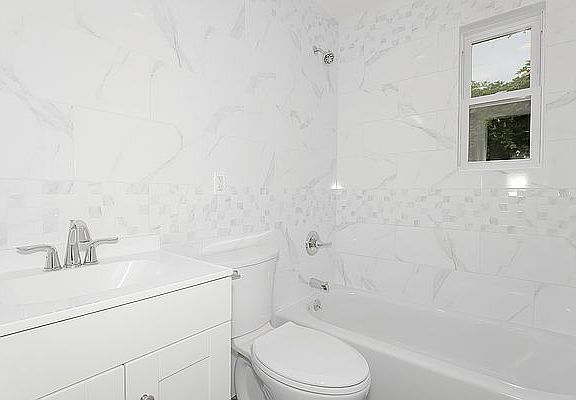5th image of 1500 E 51st St Floor 2