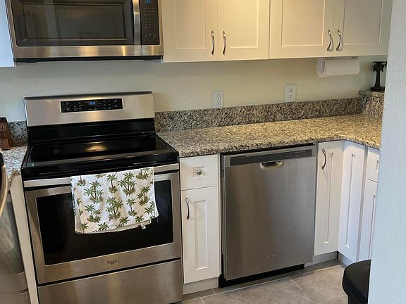 4th image of 301 Ocean Park Ln