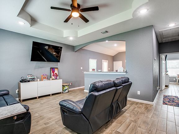 2nd image of 2130 Aransas Ave