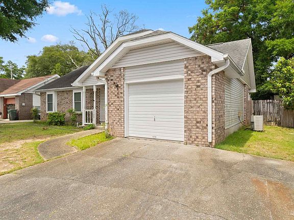 2nd image of 8109 Crystal Wells Pl