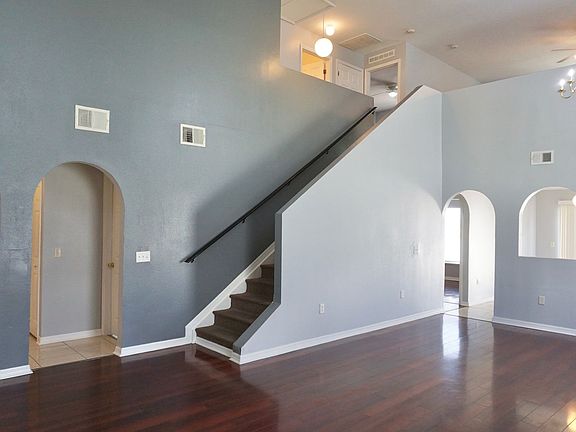 3rd image of 3935 Warbler Dr