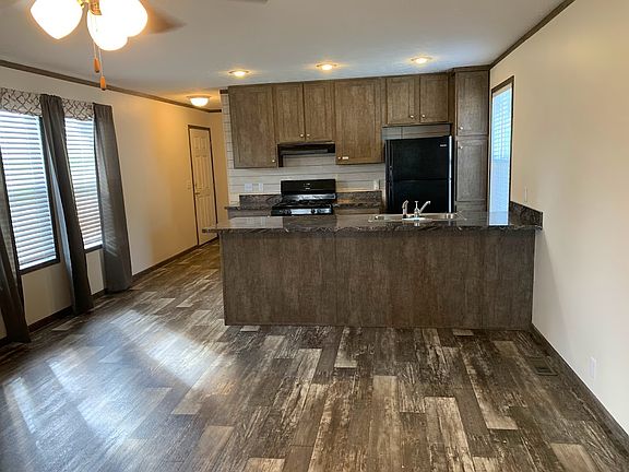 3rd image of 7 Canary Hill Dr