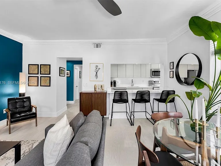 1559 Michigan Ave #301 — Photo 3