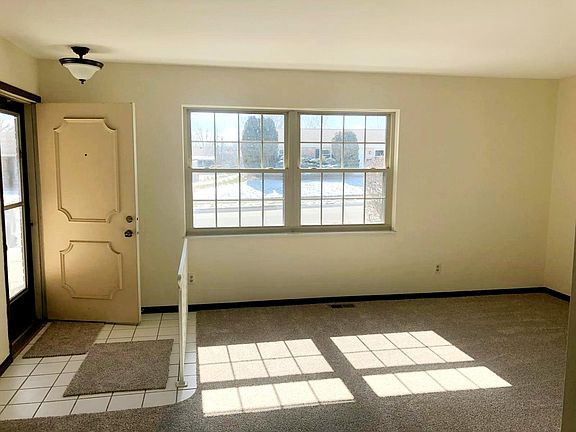 3rd image of 4043 Gateway Dr