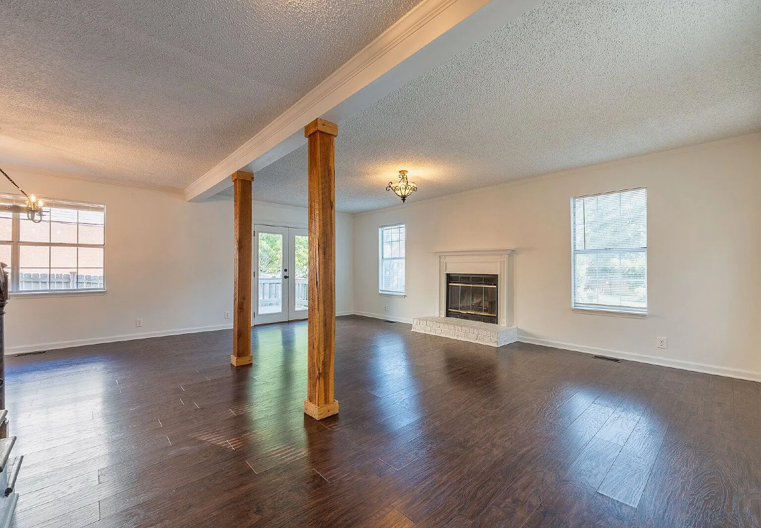 3 bed, 3.0 bath, 1820 sqft, $2,500 — Photo 3