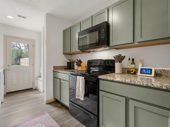 1124 N 13th St, Waco, TX 76707