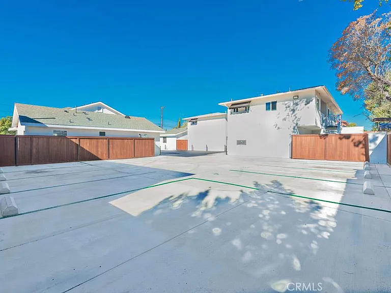 555 N Olive St #B — Photo 11