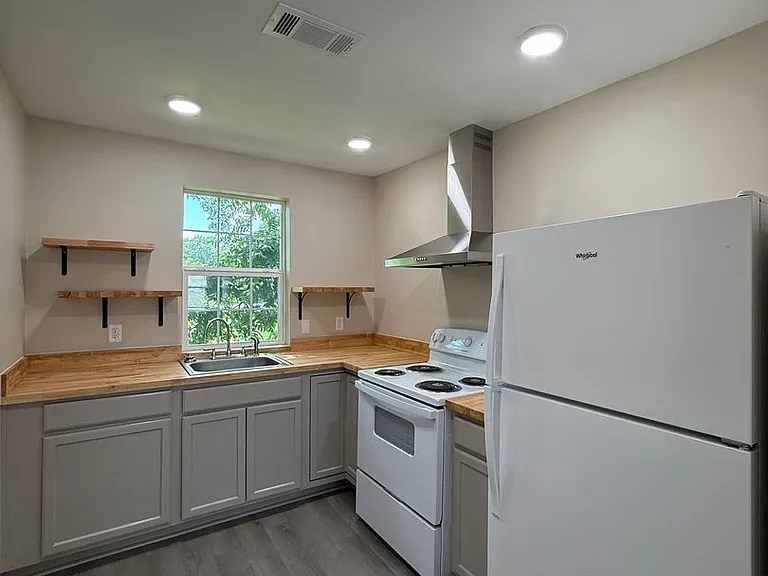 1226 School St — Photo 4