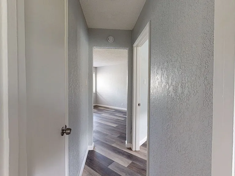 2515 10th ave — Photo 44