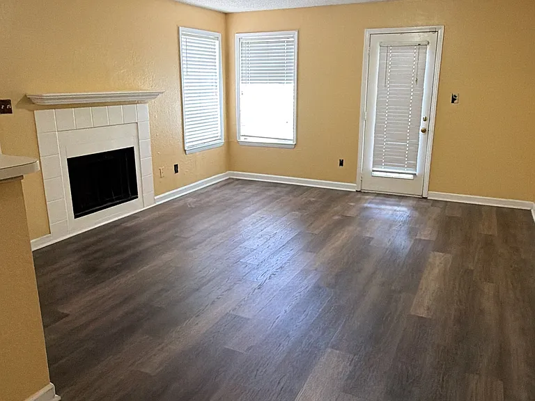 4400 Thornbriar Ln #106 — Photo 4
