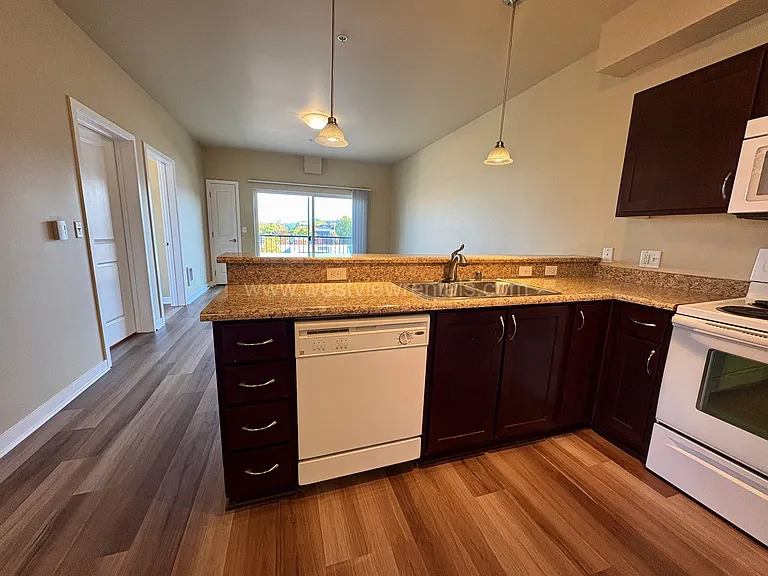 200 E Maple St — Photo 205