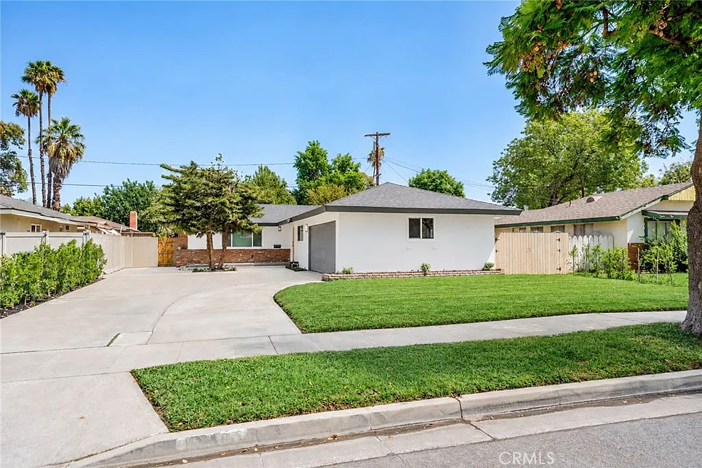3 bed, 1141 sqft, $3,200 — Photo 2