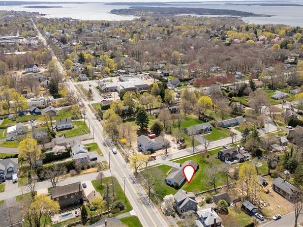 1255 Hope St, Bristol, RI 02809
