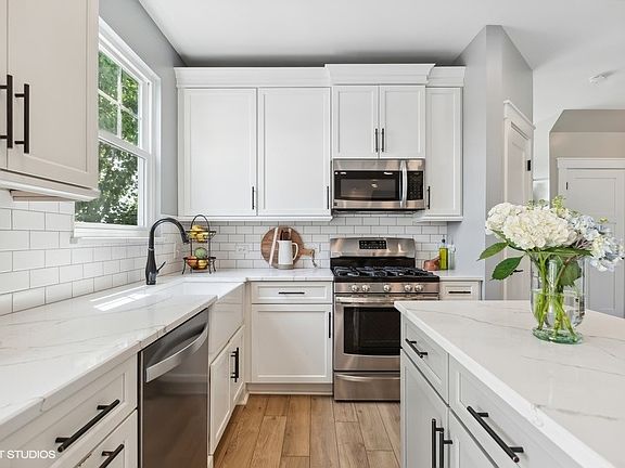 5th image of 4860 Highwood Ln
