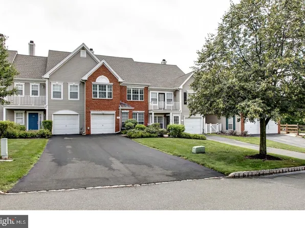 406 Pebble Creek Ct, Pennington, NJ 08534