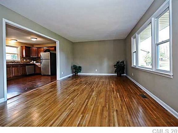 5th image of 6206 Grove Park Blvd