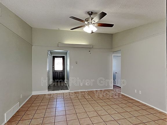 3rd image of 104 Julie Dr