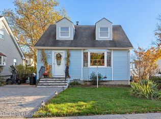 1652 Drumgoole Rd E, Staten Island, NY 10309