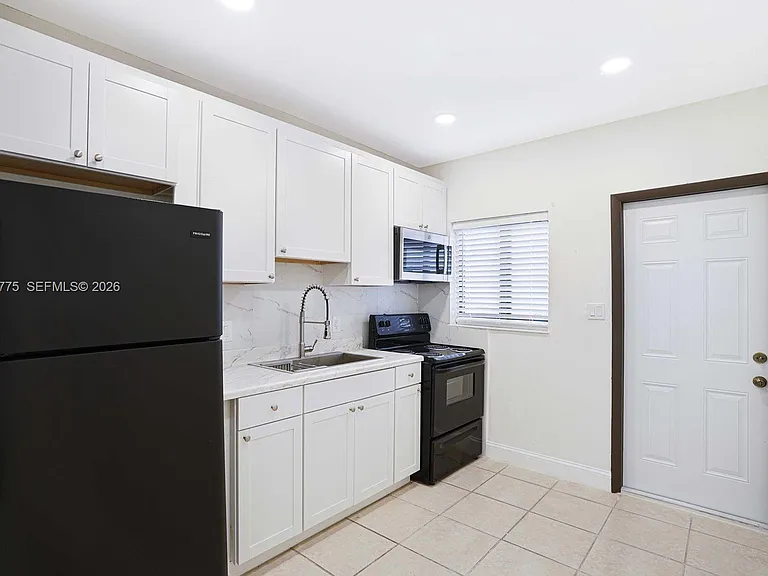 502 NW 7th Ct #1 — Photo 2