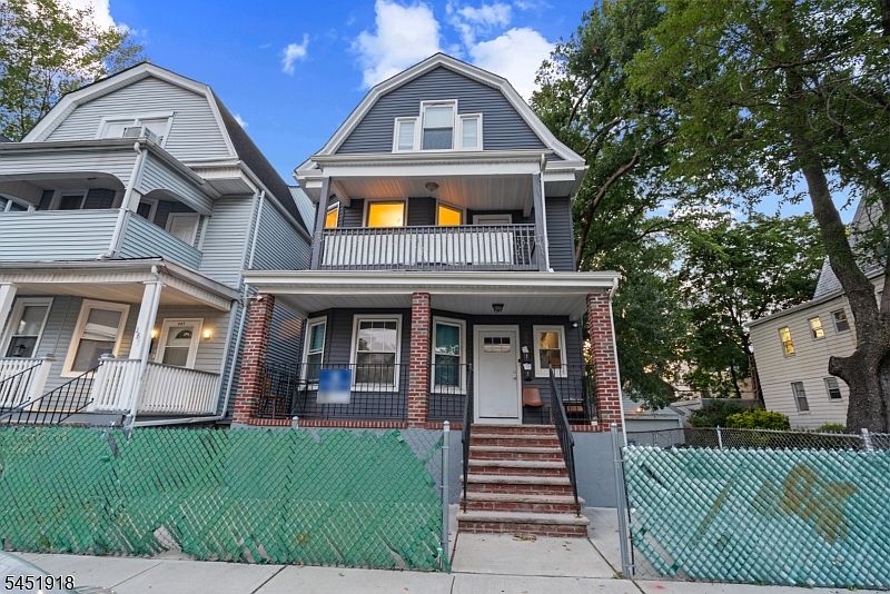 1st image of 285 Amherst St