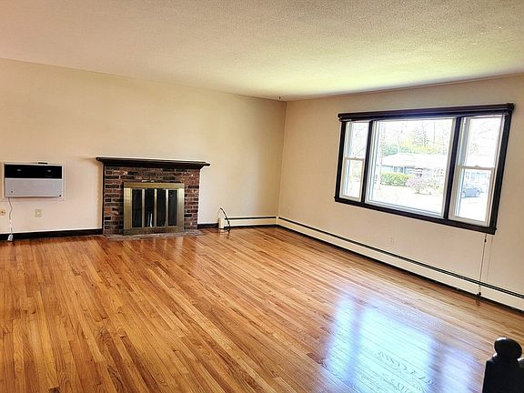2nd image of 205 Bel Air Dr