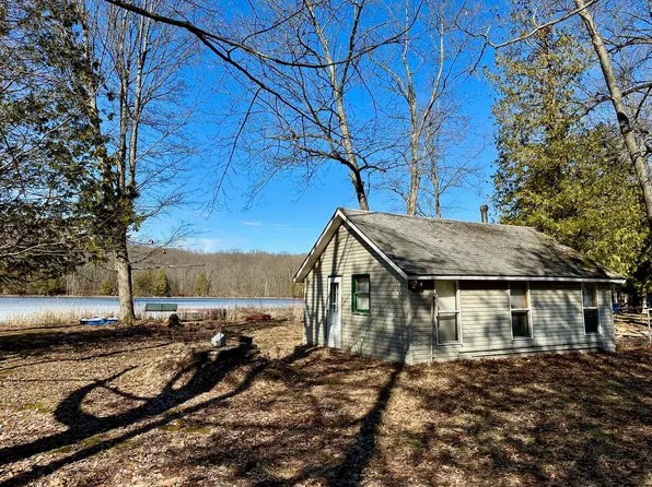 5993 W Crepin Ln, Hesperia, MI 49421