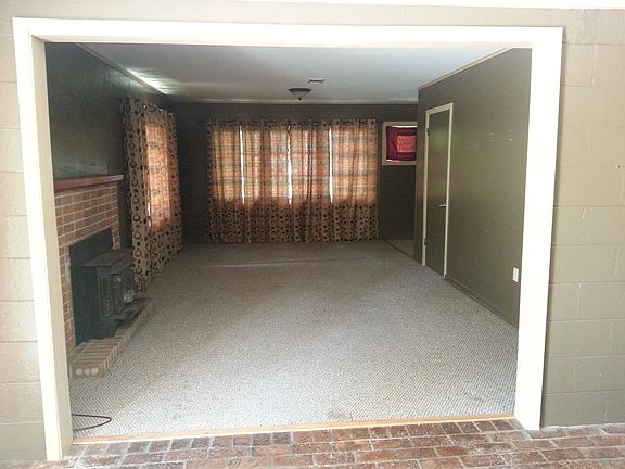 Living room & dining area