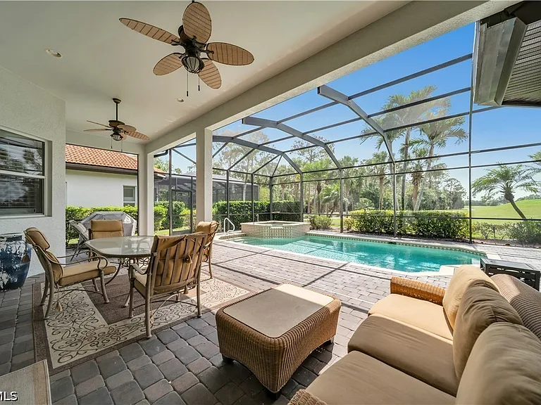 7672 Sussex Ct — Photo 9