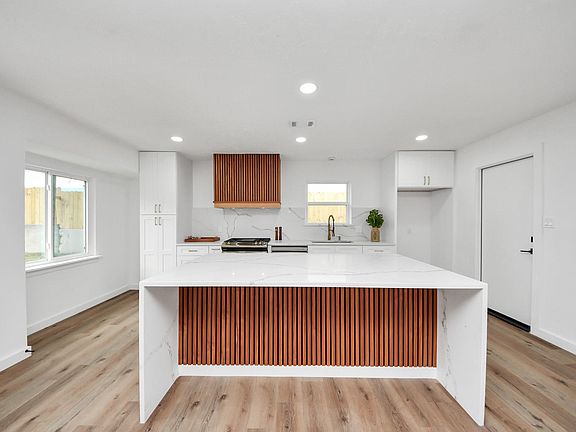 2nd image of 717 Phyllis Ct