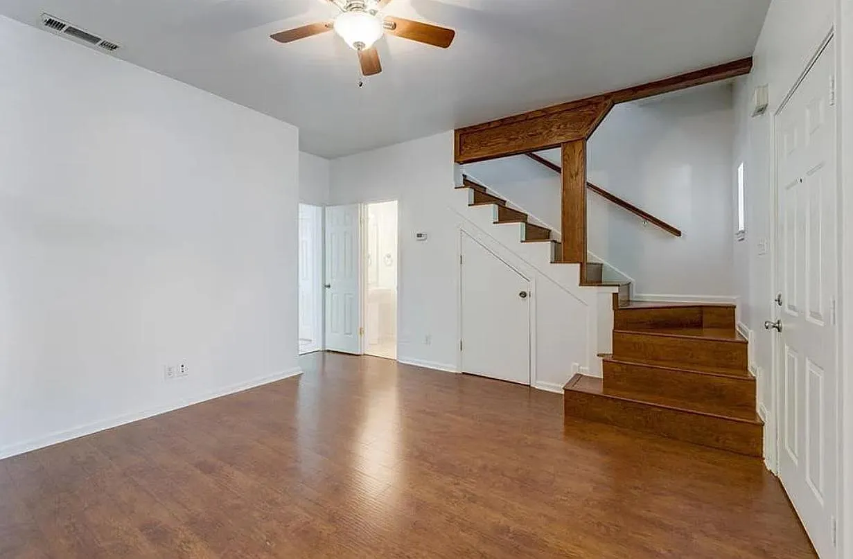2 bed, 2.5 bath, 867 sqft, $2,250 — Photo 3