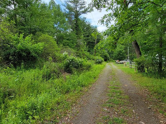 2nd image of 166 Lake Country Ln
