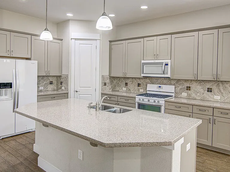 2409 Moreno St — Photo 7