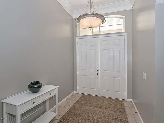 3rd image of 1006 W Tennessee Trce