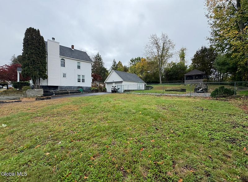 5th image of 426 Anthony Street