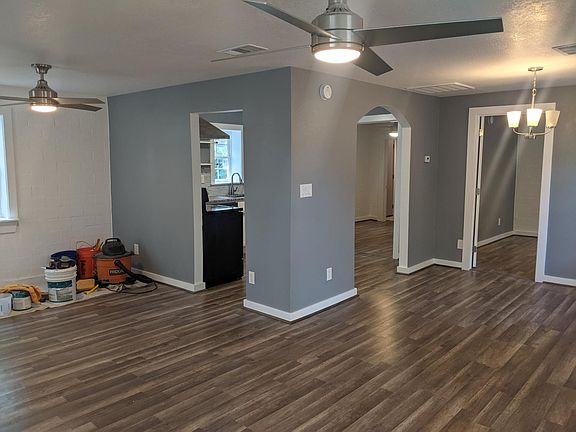 2nd image of 2028 W Roberts St E