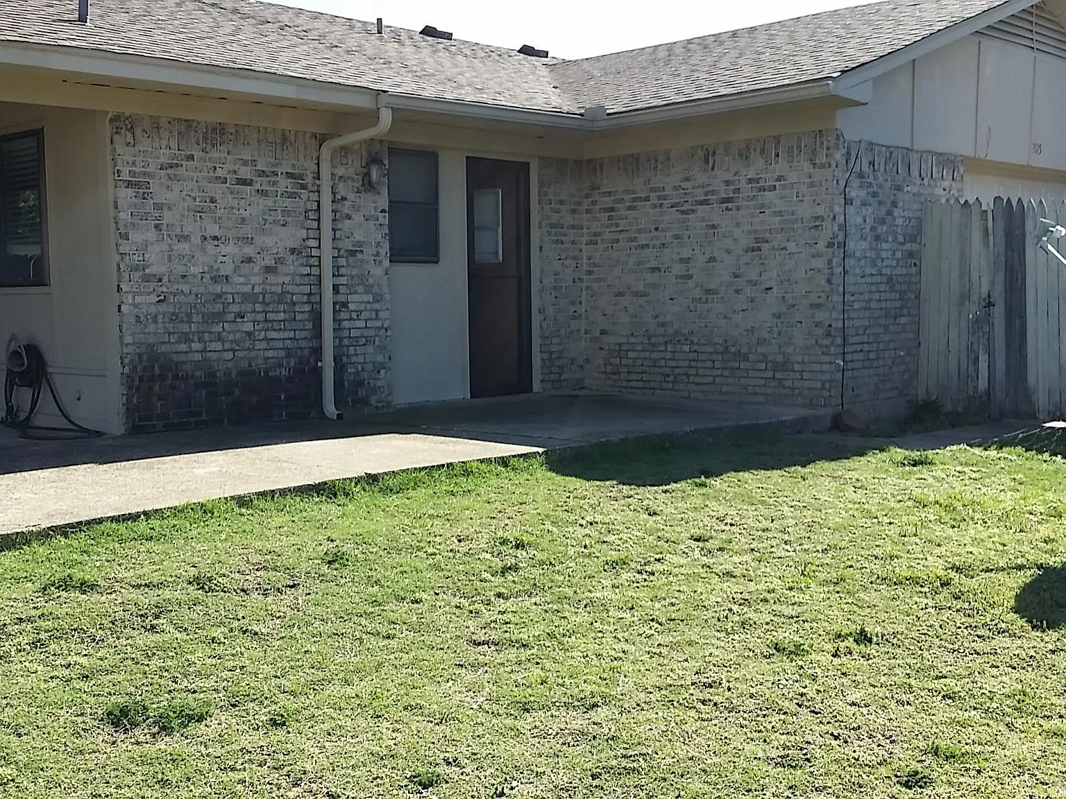 2115 Blossom Lane — Photo 2